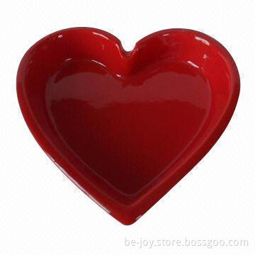 Heart-shaped Ceramic Ashtray with Logo and Customized Designs, Available in Various Colors and Sizes